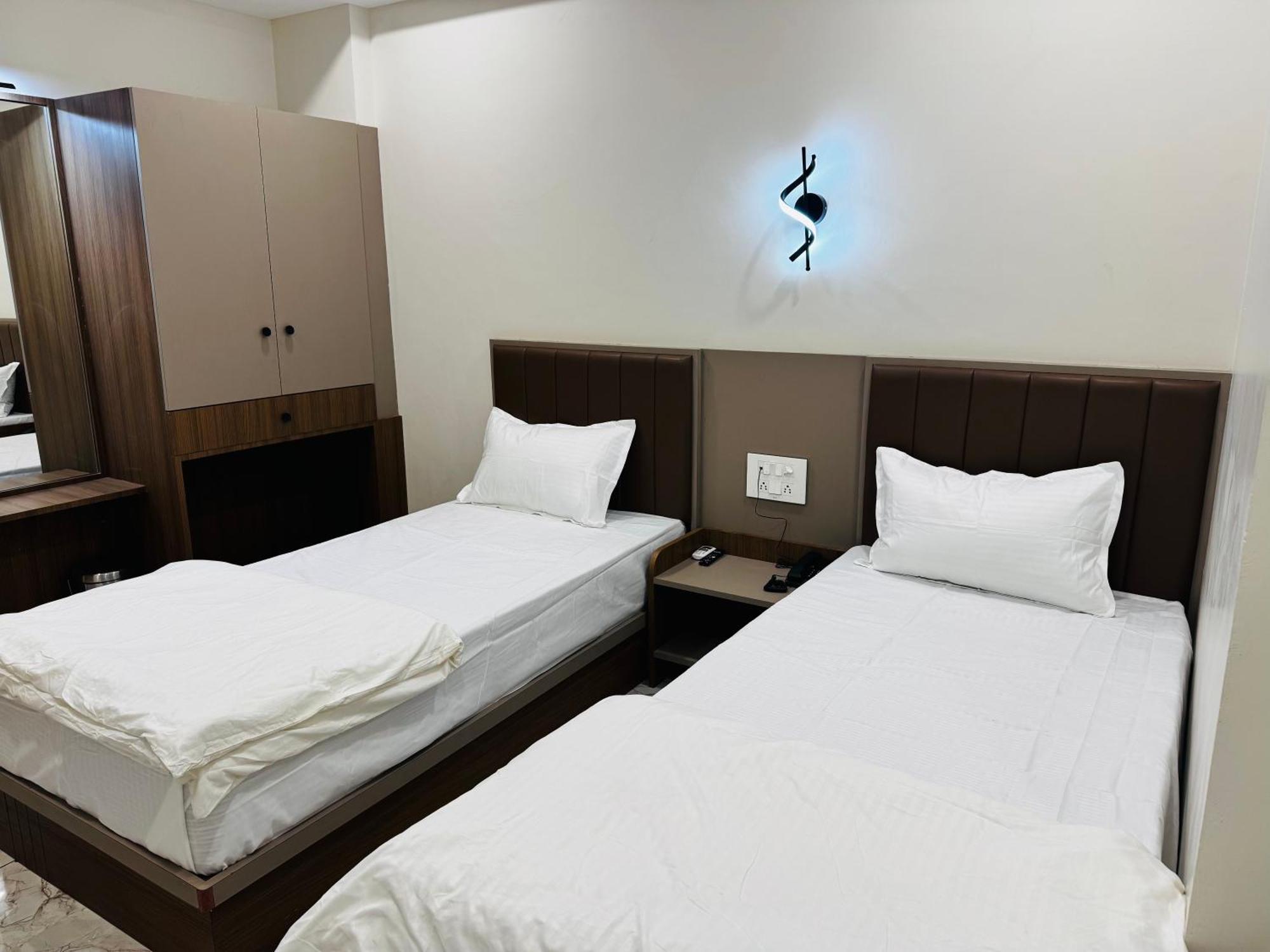Hotel Fun N Food Bhuj Dış mekan fotoğraf