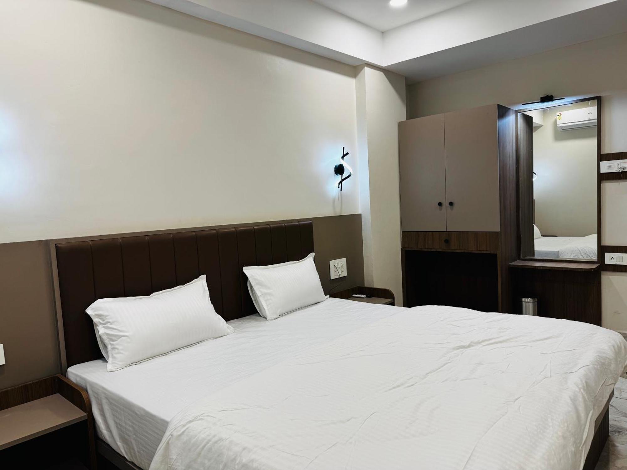 Hotel Fun N Food Bhuj Dış mekan fotoğraf