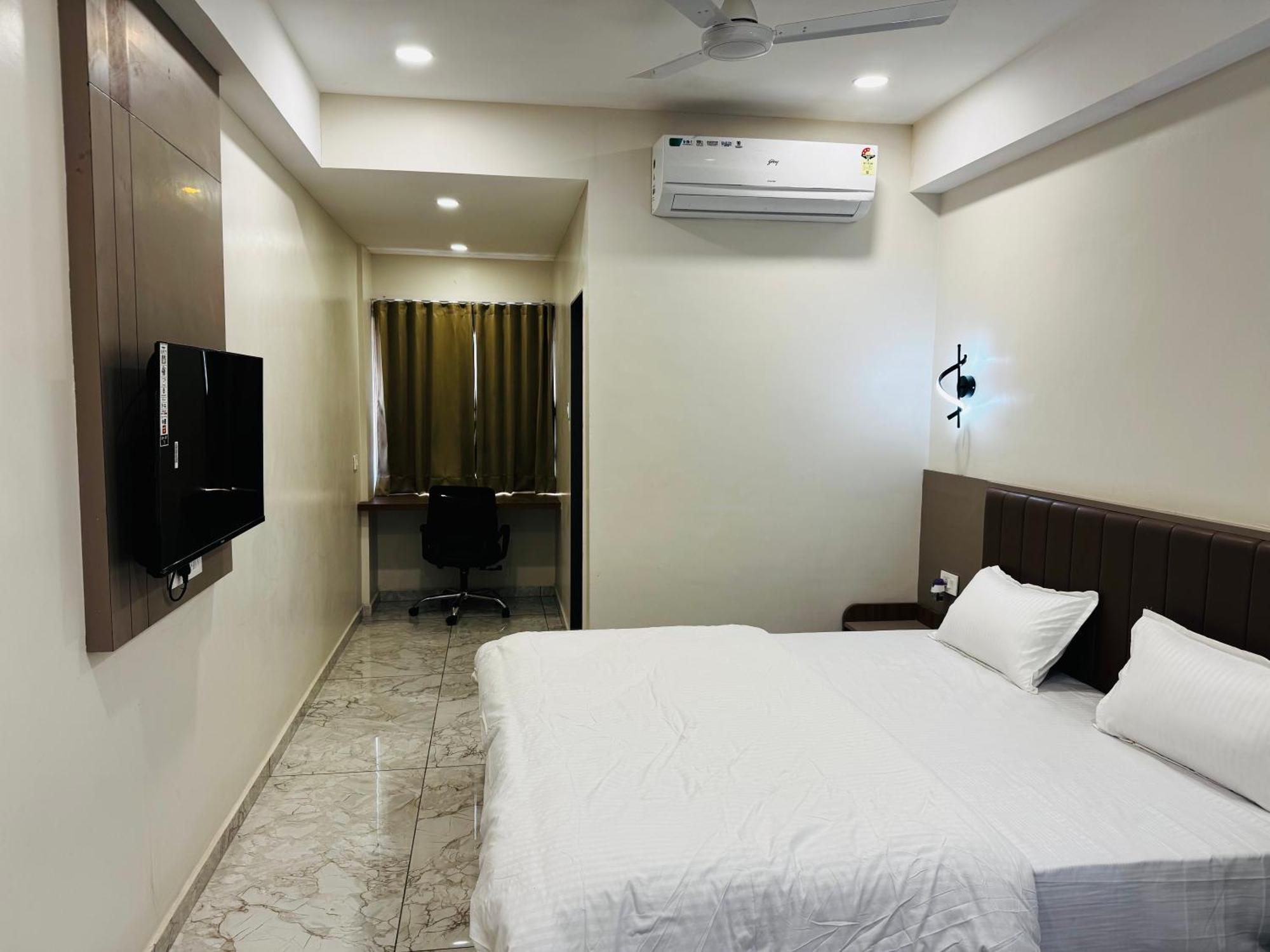 Hotel Fun N Food Bhuj Dış mekan fotoğraf