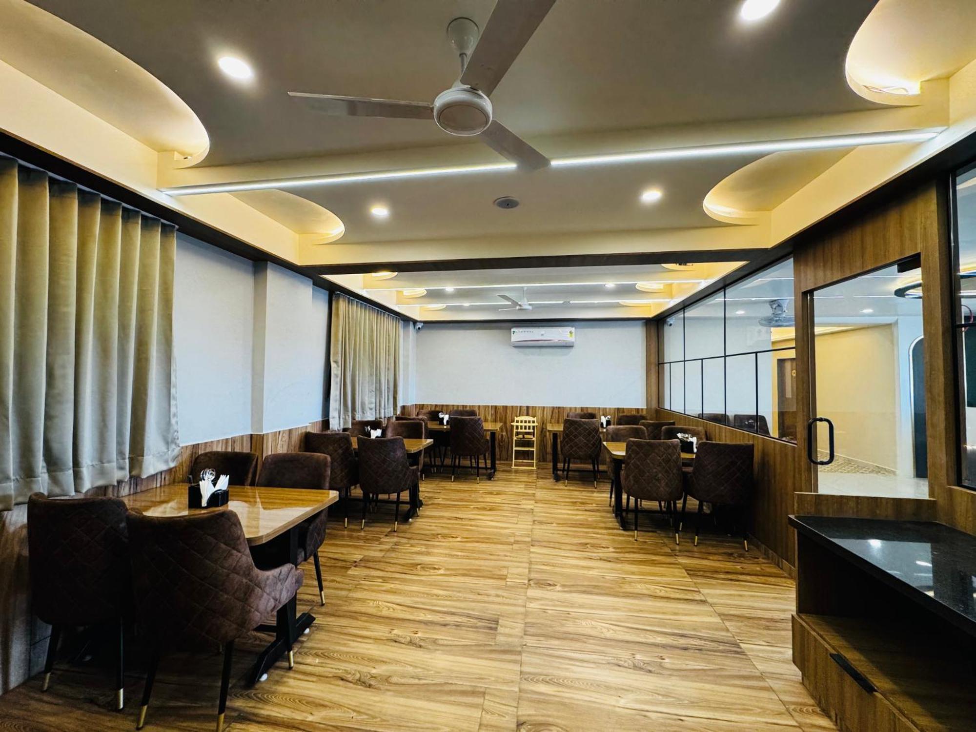 Hotel Fun N Food Bhuj Dış mekan fotoğraf