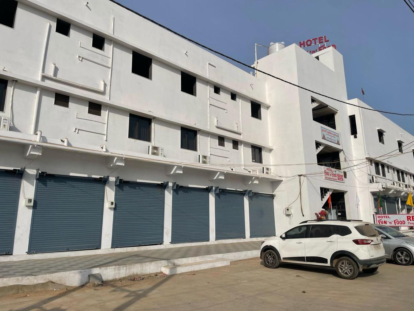 Hotel Fun N Food Bhuj Dış mekan fotoğraf